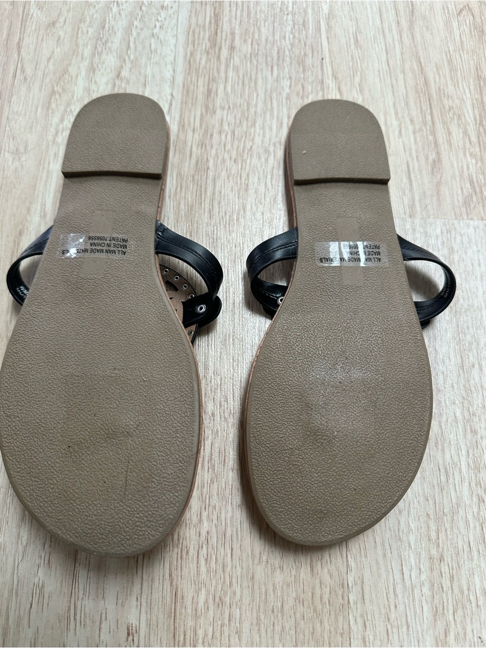 DV by Dolce Vita Black Cutout Medallion Thong Sandals - Picture 4 of 8